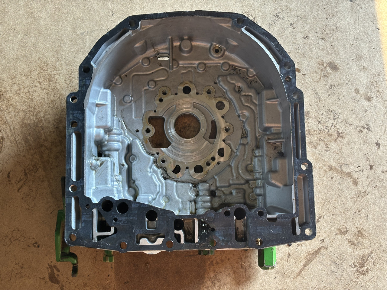 John Deere 6810, 6910 Obudowa Skrzyni Osłona Ramię R121885 R119441 - Кузов и экстерьер для Тракторов: фото 1 John Deere 6810, 6910 Obudowa Skrzyni Osłona Ramię R121885 R119441 - Кузов и экстерьер для Тракторов: фото 1