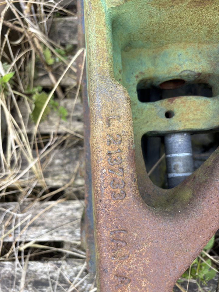 John Deere 6xxxR - support osi przedniej L213734 L213733 - Передняя ось: фото 2 John Deere 6xxxR - support osi przedniej L213734 L213733 - Передняя ось: фото 2