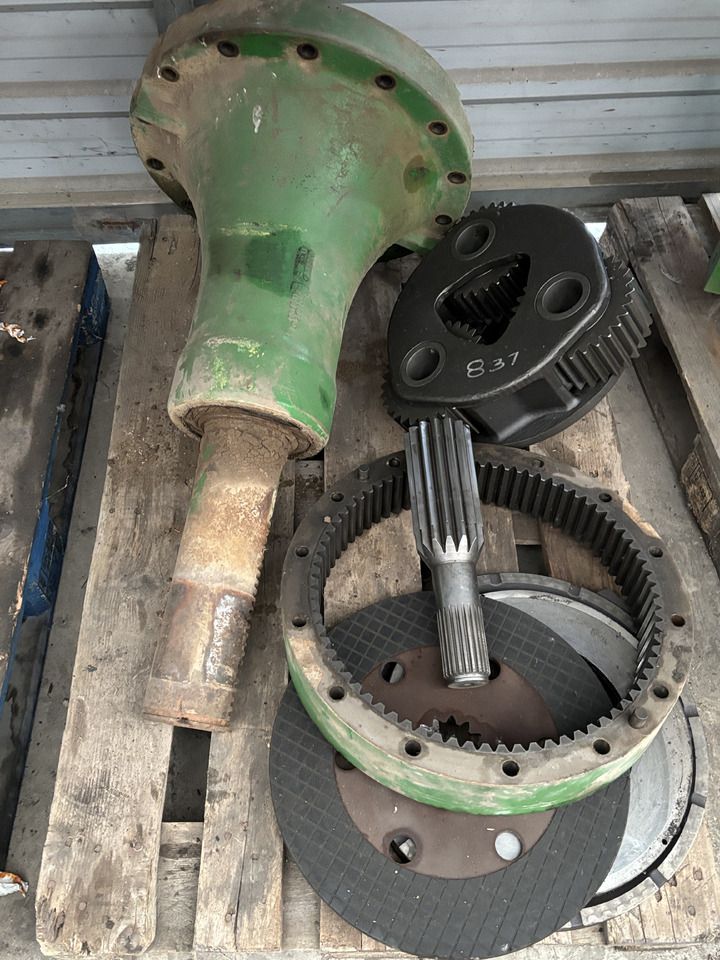 John Deere 8330 8370 Zwolnica Tylna Obudowa Wał R156486 R174225 R156486 R314670 R296985 R560119 - Бортовой редуктор для Сельскохозяйственной техники: фото 5 John Deere 8330 8370 Zwolnica Tylna Obudowa Wał R156486 R174225 R156486 R314670 R296985 R560119 - Бортовой редуктор для Сельскохозяйственной техники: фото 5