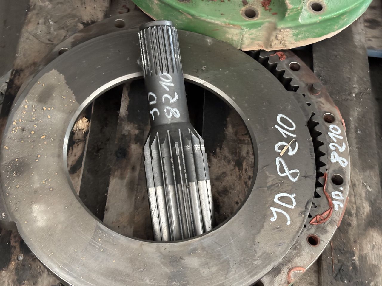John Deere 8330 8370 Zwolnica Tylna Obudowa Wał R156486 R174225 R156486 R314670 R296985 R560119 - Бортовой редуктор для Сельскохозяйственной техники: фото 2 John Deere 8330 8370 Zwolnica Tylna Obudowa Wał R156486 R174225 R156486 R314670 R296985 R560119 - Бортовой редуктор для Сельскохозяйственной техники: фото 2