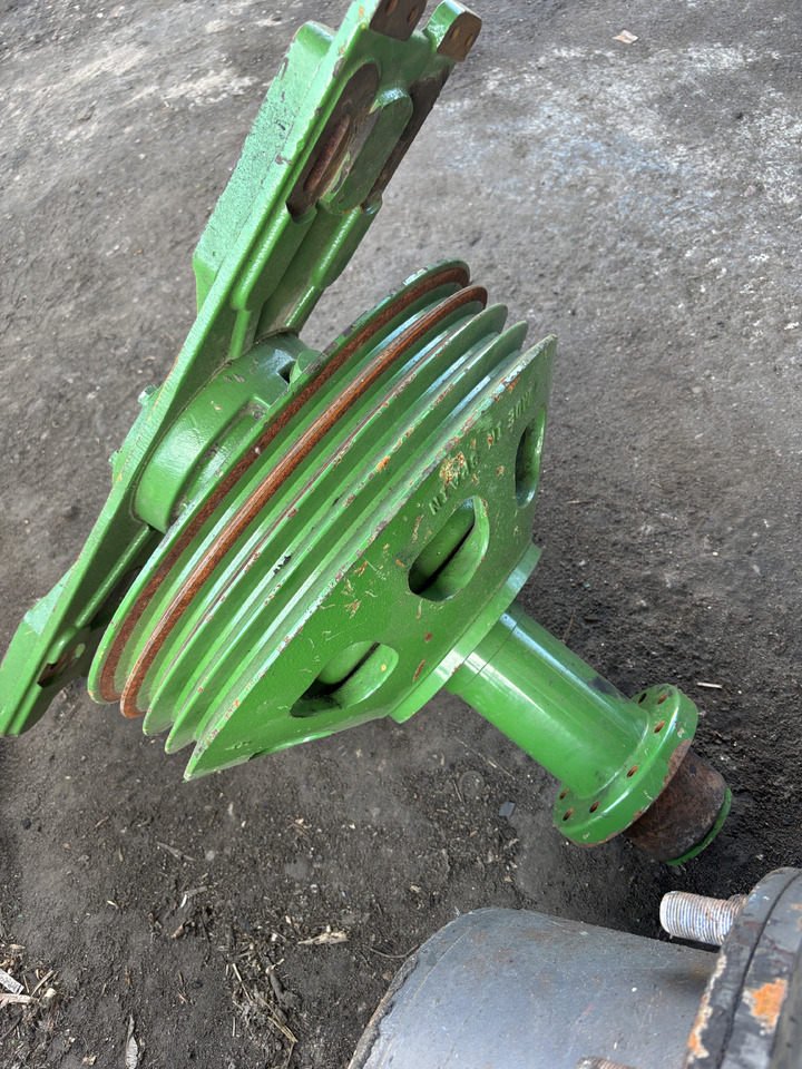 John Deere X9 1000 1100 - Front End Belt Drive Sheave, Fixed Speed W/ Clutch, LH - Ремень для Сельскохозяйственной техники: фото 1 John Deere X9 1000 1100 - Front End Belt Drive Sheave, Fixed Speed W/ Clutch, LH - Ремень для Сельскохозяйственной техники: фото 1