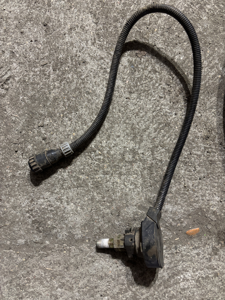 Massey Fergusson 30 32 36 7256 7274 7278 - czujnik elektromagnesu D28780404 - Сенсор для Сельскохозяйственной техники: фото 1 Massey Fergusson 30 32 36 7256 7274 7278 - czujnik elektromagnesu D28780404 - Сенсор для Сельскохозяйственной техники: фото 1