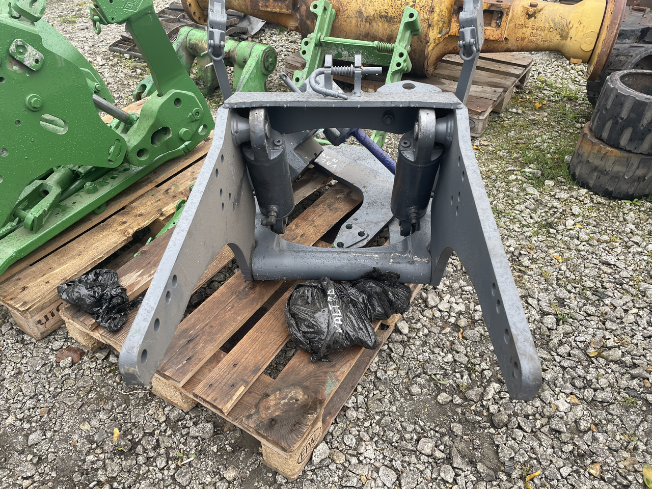 Valtra N142 - przedni TUZ - Запчасти для Тракторов: фото 4 Valtra N142 - przedni TUZ - Запчасти для Тракторов: фото 4