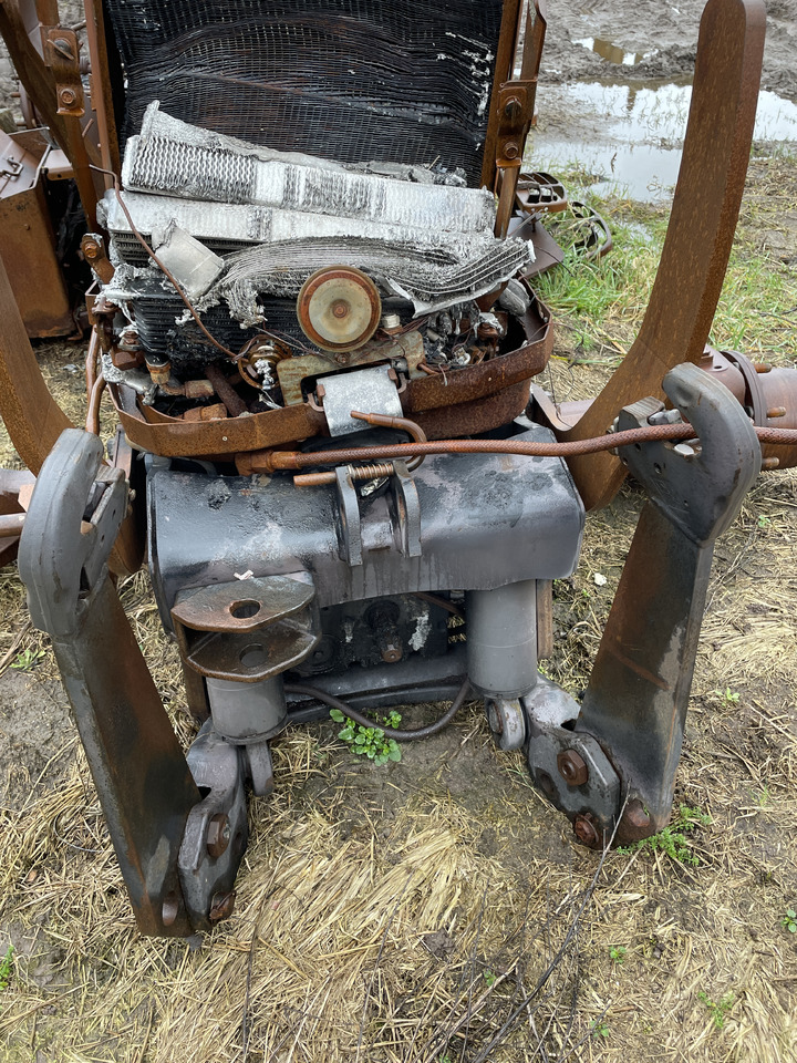 Valtra N142 - przedni TUZ - Запчасти для Тракторов: фото 1 Valtra N142 - przedni TUZ - Запчасти для Тракторов: фото 1