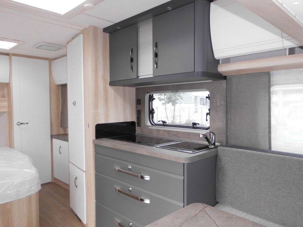 Прицеп дача Hobby De Luxe 495 WFB 2026 AUTARK Ambiente 1800kg.++: фото 8 Прицеп дача Hobby De Luxe 495 WFB 2026 AUTARK Ambiente 1800kg.++: фото 8