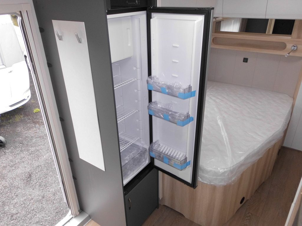 Прицеп дача Hobby De Luxe 495 WFB 2026 AUTARK Ambiente 1800kg.++: фото 10 Прицеп дача Hobby De Luxe 495 WFB 2026 AUTARK Ambiente 1800kg.++: фото 10