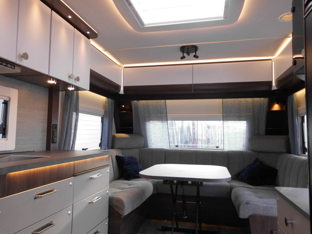 Polar 650 BSA Blueline Heckbad Einzelbetten 2xALDE ++ - Прицеп дача: фото 1 Polar 650 BSA Blueline Heckbad Einzelbetten 2xALDE ++ - Прицеп дача: фото 1