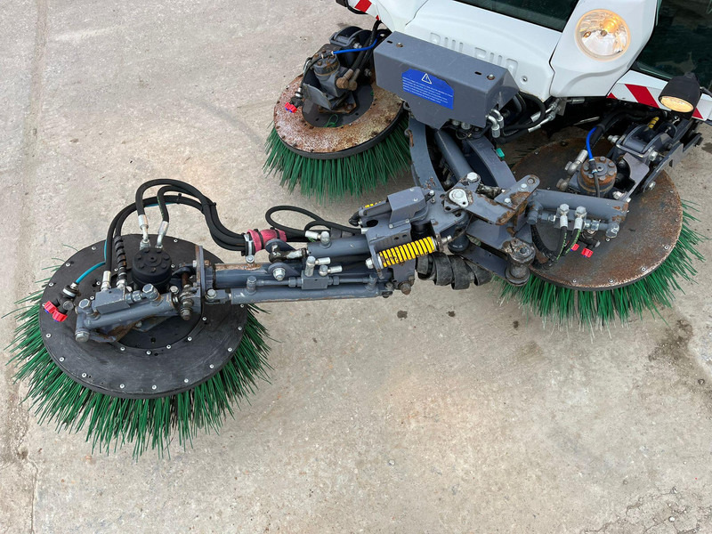 Подметально-уборочная машина Dulevo 2000 SKY FIRST REGISTRATION 09.2015: фото 11