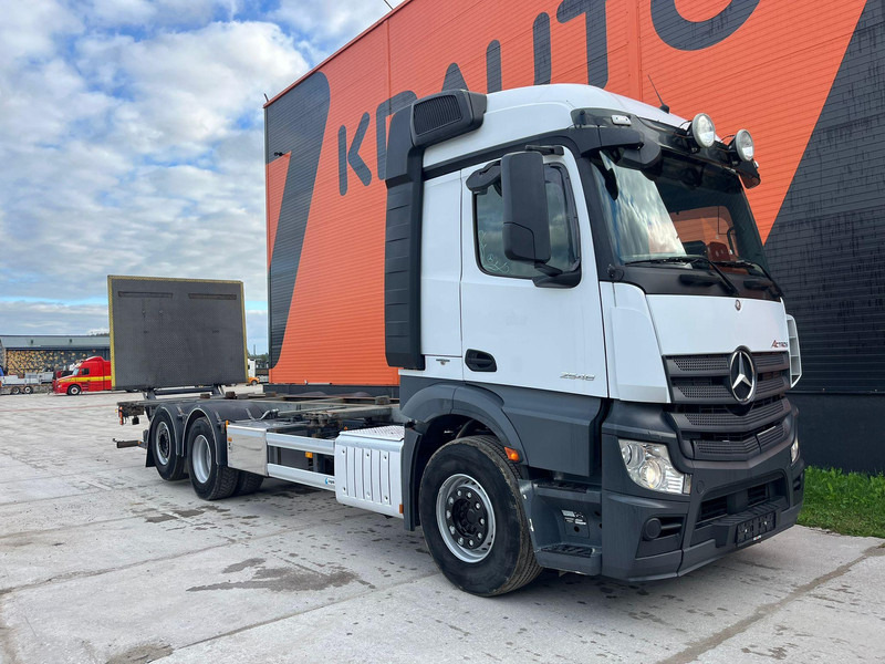 Mercedes-Benz Actros 2548 6x2*4 RETARDER / CHASSIS L= 7870 mm - Грузовик-контейнеровоз/ Сменный кузов: фото 4 Mercedes-Benz Actros 2548 6x2*4 RETARDER / CHASSIS L= 7870 mm - Грузовик-контейнеровоз/ Сменный кузов: фото 4