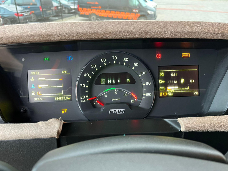 Тягач Volvo FH 16 750 6x4 GCW 80 ton / RETARDER / HYDRAULICS / TANDEM AXLE LIFT: фото 17 Тягач Volvo FH 16 750 6x4 GCW 80 ton / RETARDER / HYDRAULICS / TANDEM AXLE LIFT: фото 17