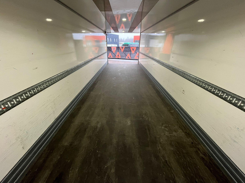 Грузовик с закрытым кузовом Volvo FL 210 4x2 BOXHEATING / BOX L=8757 mm: фото 12