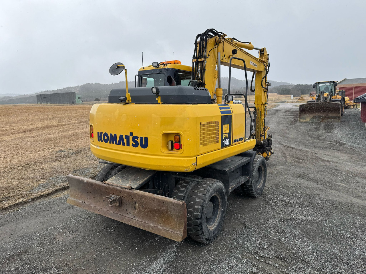 KOMATSU PW 140-7 - Колёсный экскаватор: фото 4 KOMATSU PW 140-7 - Колёсный экскаватор: фото 4