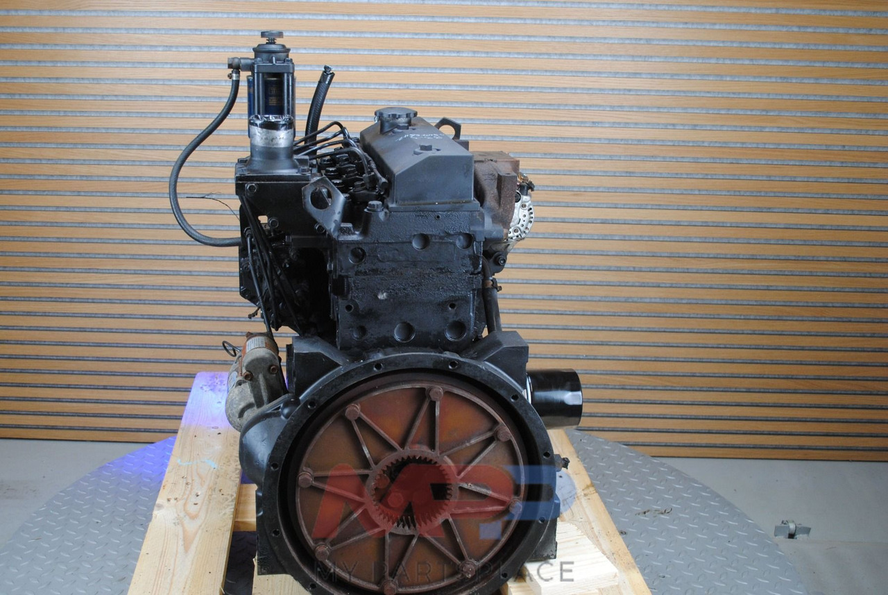 Komatsu 4D95 - Двигатель: фото 4 Komatsu 4D95 - Двигатель: фото 4