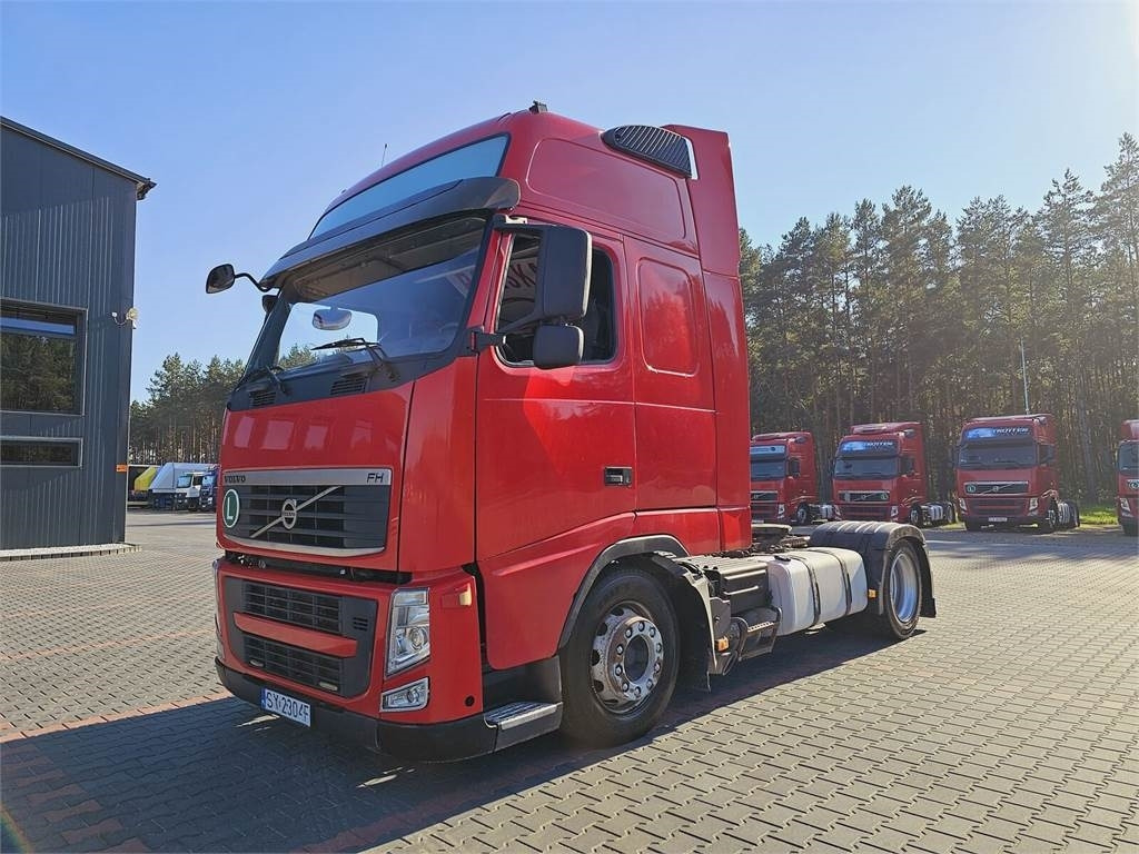 Volvo FH13 XXL MANUAL 420 EURO 5 2011 r MEGA LOW DECK  - Тягач: фото 2 Volvo FH13 XXL MANUAL 420 EURO 5 2011 r MEGA LOW DECK  - Тягач: фото 2