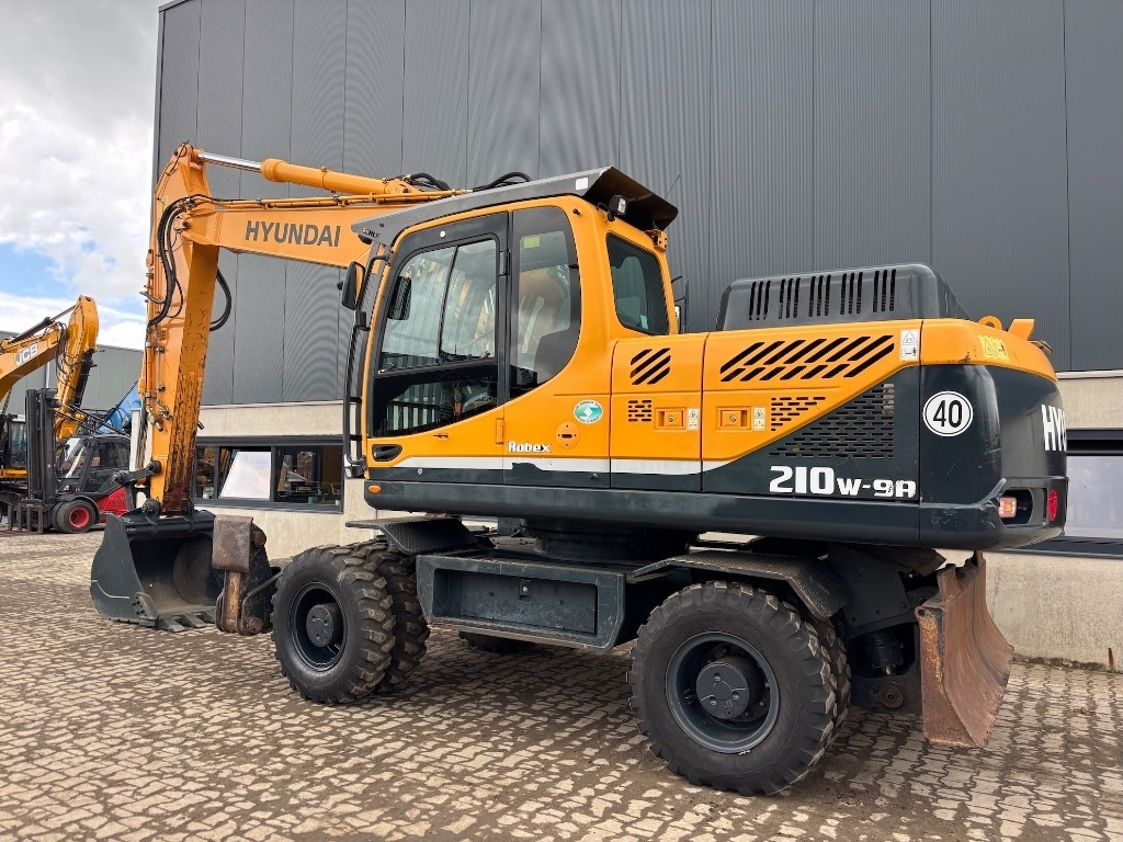 Hyundai Robex 210 W-9 A - 210 W - 200 W - 180 W - Колёсный экскаватор: фото 2 Hyundai Robex 210 W-9 A - 210 W - 200 W - 180 W - Колёсный экскаватор: фото 2