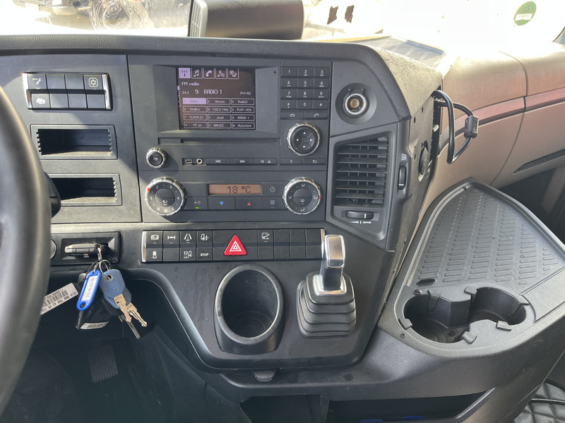 Mercedes-Benz Actros 1842 Streamspace / 897 dkm / 2 Tanks / NL Truck - Тягач: фото 5 Mercedes-Benz Actros 1842 Streamspace / 897 dkm / 2 Tanks / NL Truck - Тягач: фото 5