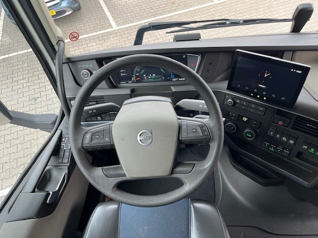 Volvo FH 460 Globetrotter XL / 2 Tanks / APK-TUV 04-26 - Тягач: фото 4 Volvo FH 460 Globetrotter XL / 2 Tanks / APK-TUV 04-26 - Тягач: фото 4