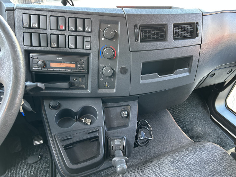 Volvo FL 210 / 12 Ton / 203 dkm / Wrapped / Box / Laadklep / APK 01-26 - Грузовик с закрытым кузовом: фото 5 Volvo FL 210 / 12 Ton / 203 dkm / Wrapped / Box / Laadklep / APK 01-26 - Грузовик с закрытым кузовом: фото 5