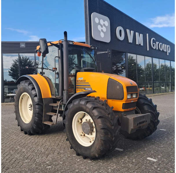 Renault ARES 640 RZ ARES 640 RZ - Трактор: фото 1 Renault ARES 640 RZ ARES 640 RZ - Трактор: фото 1