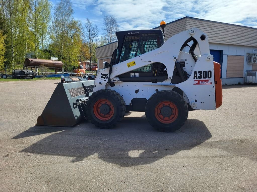 Bobcat A 300 - Мини-погрузчик с бортовым поворотом: фото 2 Bobcat A 300 - Мини-погрузчик с бортовым поворотом: фото 2
