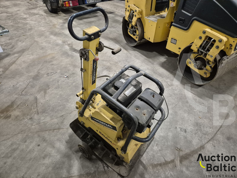 Baumax RVP32/52 - Виброплита: фото 1 Baumax RVP32/52 - Виброплита: фото 1