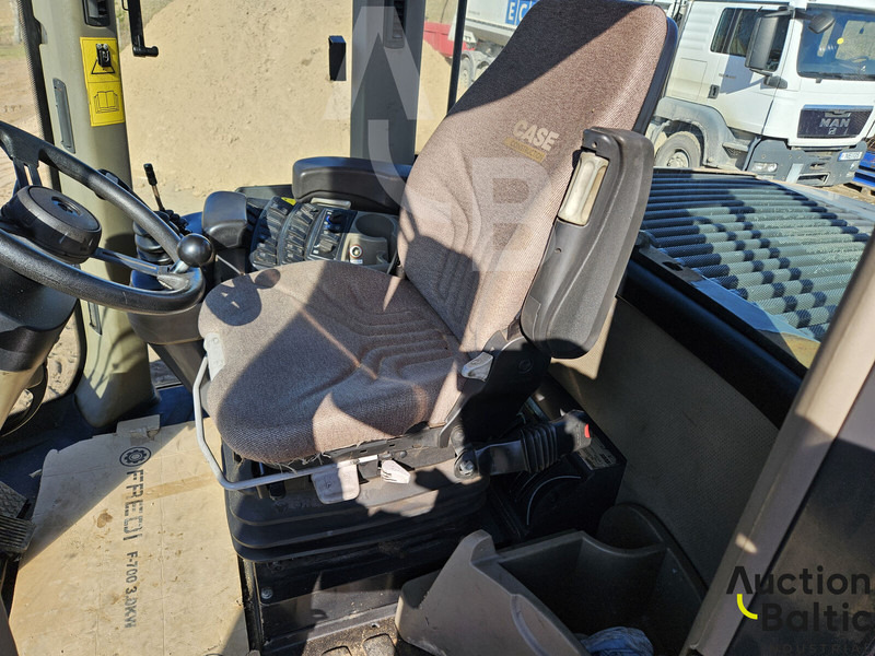 Колёсный погрузчик Case 821 F: фото 6