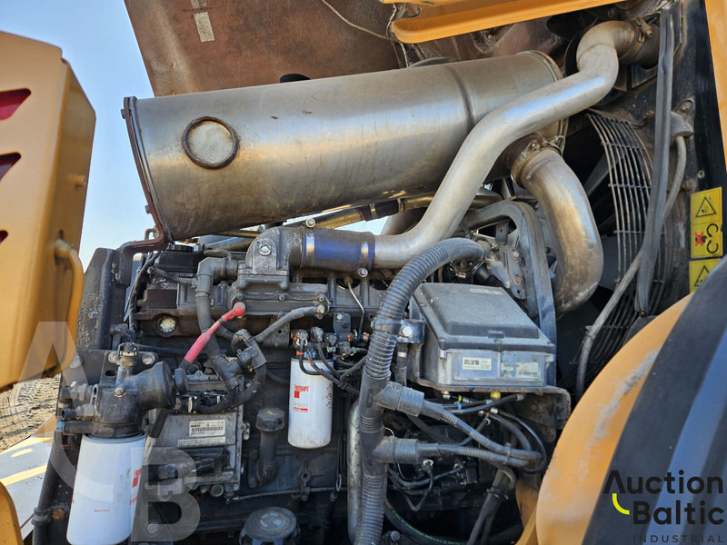 Колёсный погрузчик Case 821 F: фото 11