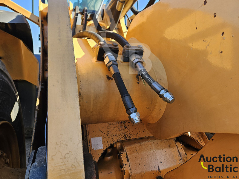 Колёсный погрузчик Case 821 F: фото 10