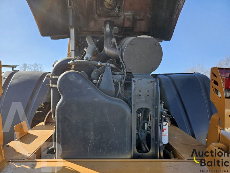 Колёсный погрузчик Case 821 F: фото 13