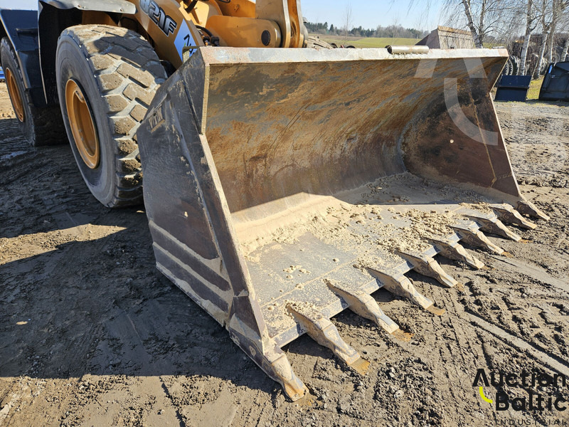 Колёсный погрузчик Case 821 F: фото 9