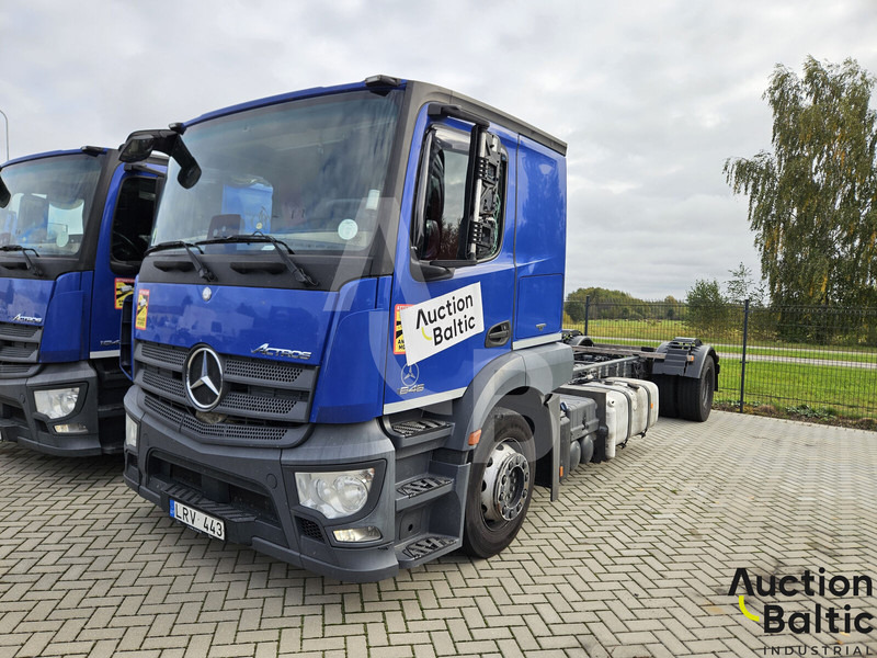 Mercedes-Benz Actros 1843 - Грузовик-шасси: фото 1 Mercedes-Benz Actros 1843 - Грузовик-шасси: фото 1