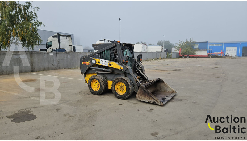 New Holland LS 160 - Мини-погрузчик с бортовым поворотом: фото 2 New Holland LS 160 - Мини-погрузчик с бортовым поворотом: фото 2