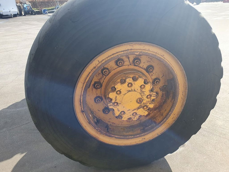 Vissers Mechanisatie As met banden - Ось и запчасти для Грузовиков: фото 2 Vissers Mechanisatie As met banden - Ось и запчасти для Грузовиков: фото 2