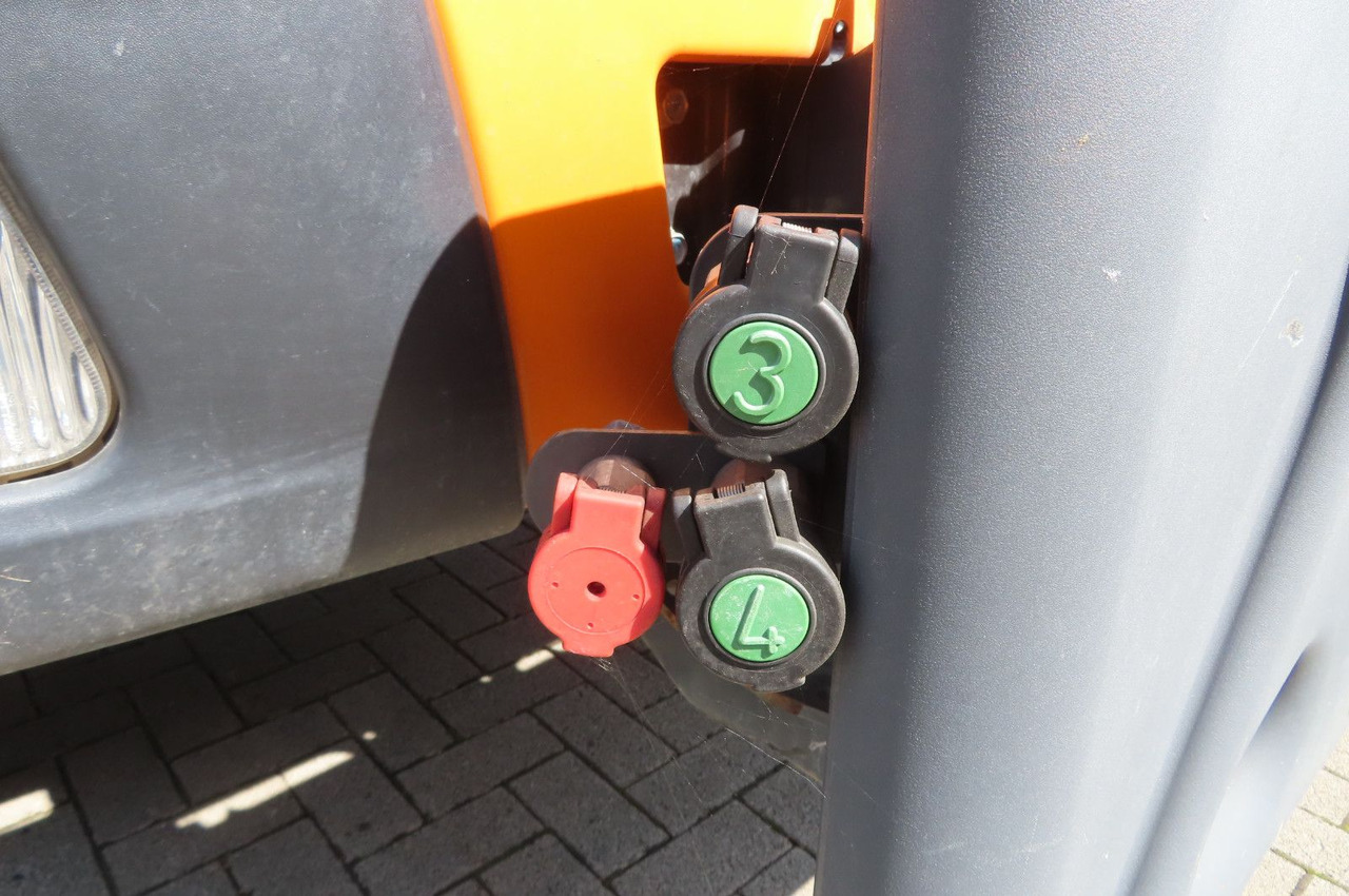 FUSO Canter 6 C 18 4x4 Kommunal Winterdienst - Малотоннажный самосвал: фото 4 FUSO Canter 6 C 18 4x4 Kommunal Winterdienst - Малотоннажный самосвал: фото 4