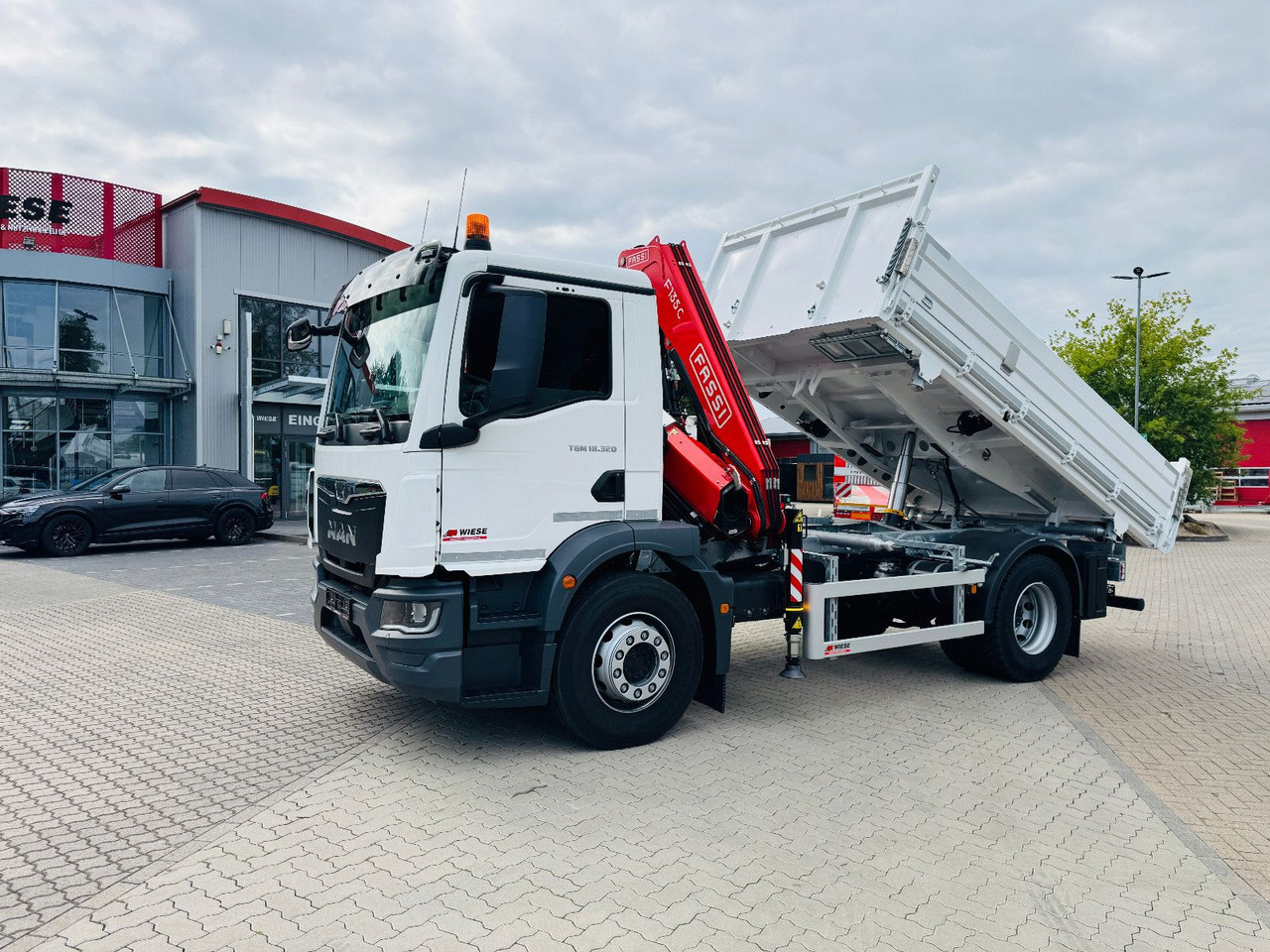 MAN 18.320 4x2 mit Fassi Ladekran Sofort Verfügbar - Самосвал, Автоманипулятор: фото 1 MAN 18.320 4x2 mit Fassi Ladekran Sofort Verfügbar - Самосвал, Автоманипулятор: фото 1