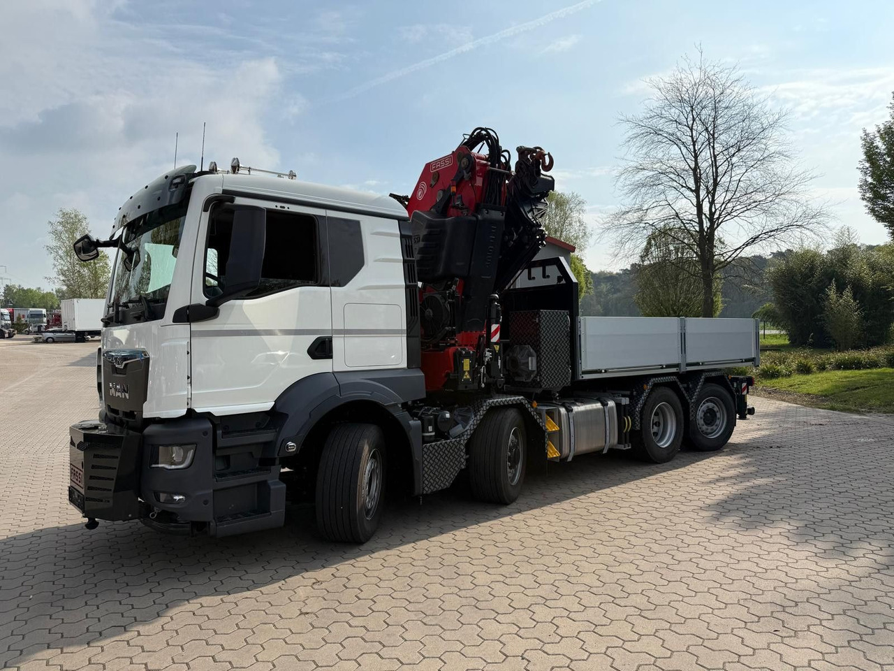 MAN 35.520 8x4 Kran Fassi F800, OHNE ABSTÜTZÜBERWACH - Грузовик бортовой/ Платформа, Автоманипулятор: фото 2 MAN 35.520 8x4 Kran Fassi F800, OHNE ABSTÜTZÜBERWACH - Грузовик бортовой/ Платформа, Автоманипулятор: фото 2