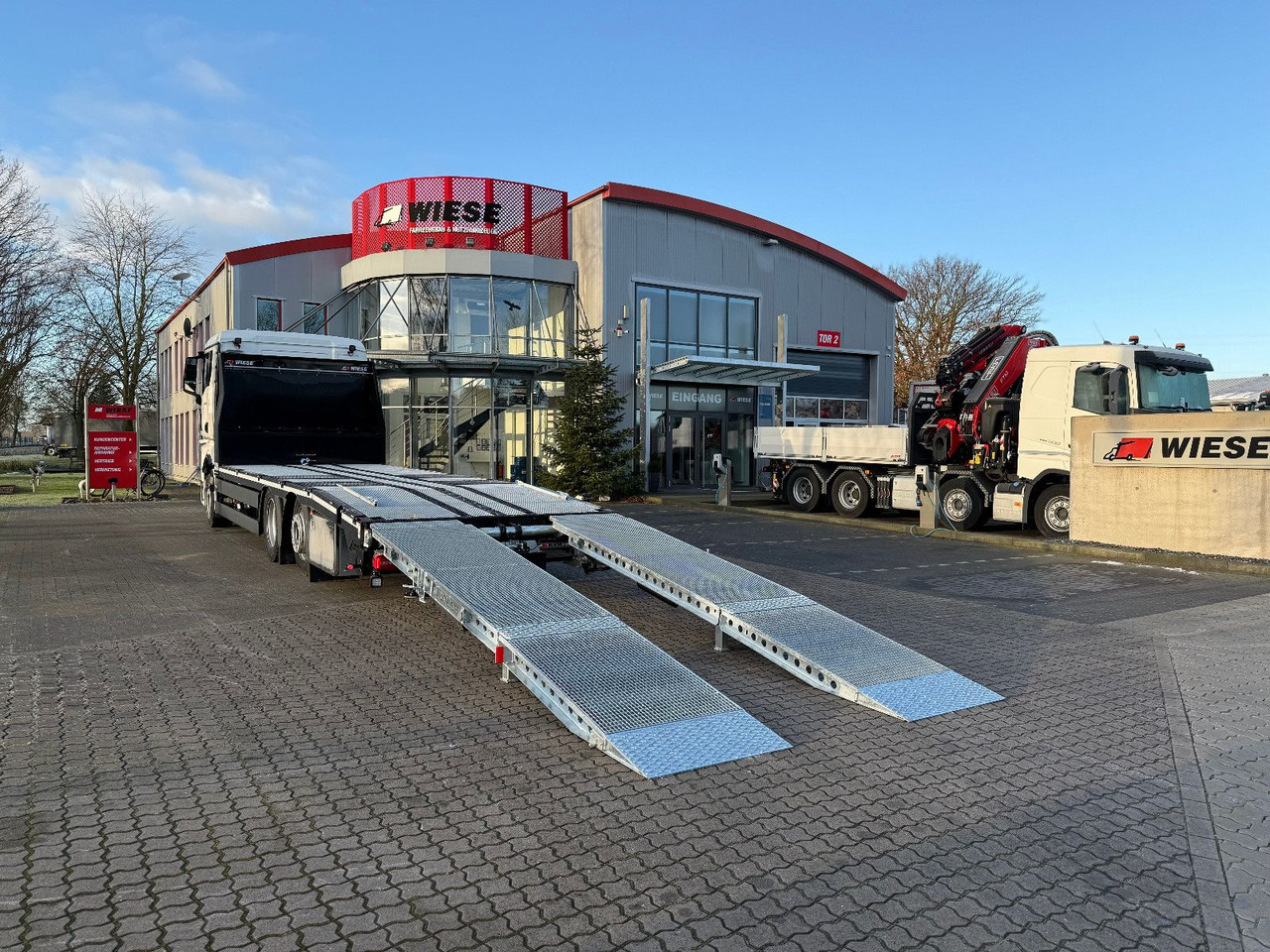 MAN Baumaschinen-  Arbeitsbühnentransporter Rampen - Грузовик бортовой/ Платформа: фото 1 MAN Baumaschinen-  Arbeitsbühnentransporter Rampen - Грузовик бортовой/ Платформа: фото 1