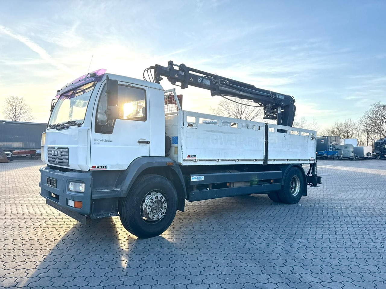 MAN LE 18.280 Pritsche mit HIAB 133 K PRO/HIPRO Kran - Автоманипулятор: фото 2 MAN LE 18.280 Pritsche mit HIAB 133 K PRO/HIPRO Kran - Автоманипулятор: фото 2