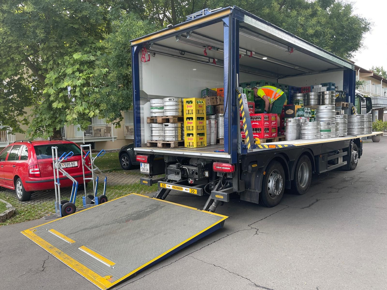 MAN TGM 26.320 6x2/4 Getränkefahrzeug Wingliner LBW - Грузовик с закрытым кузовом: фото 1 MAN TGM 26.320 6x2/4 Getränkefahrzeug Wingliner LBW - Грузовик с закрытым кузовом: фото 1