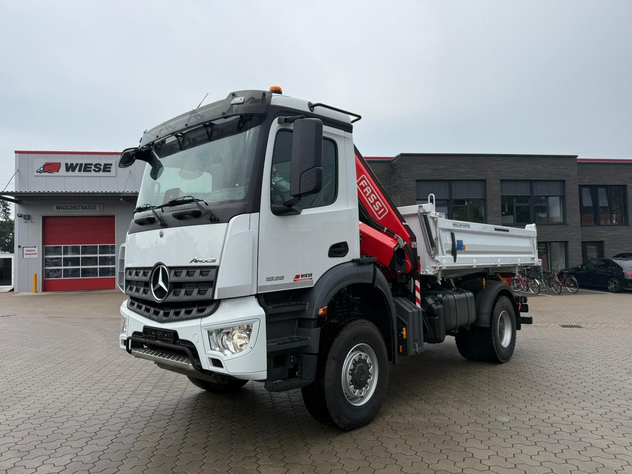 Mercedes-Benz Arocs 1835 4x4 Allrad Fassi F135 Kran Kipper - Самосвал, Автоманипулятор: фото 1 Mercedes-Benz Arocs 1835 4x4 Allrad Fassi F135 Kran Kipper - Самосвал, Автоманипулятор: фото 1