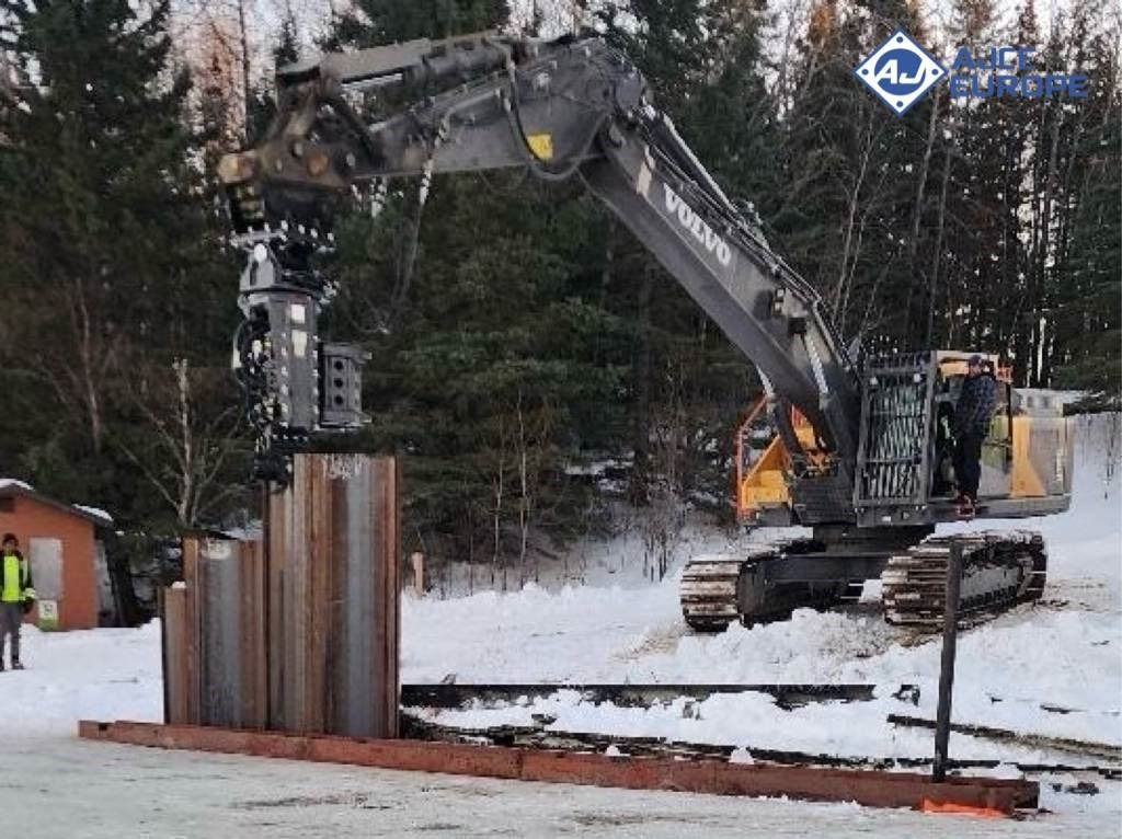AJCE EUROPE AVH40ST Vibro Hammer Sheet Pile Driver - Сваебойная установка: фото 2 AJCE EUROPE AVH40ST Vibro Hammer Sheet Pile Driver - Сваебойная установка: фото 2