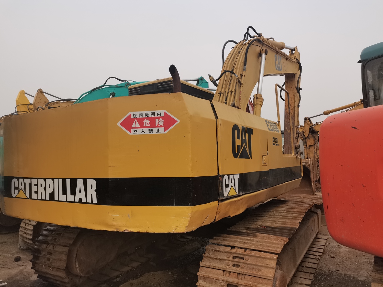 CATERPILLAR E200 - Гусеничный экскаватор: фото 3 CATERPILLAR E200 - Гусеничный экскаватор: фото 3