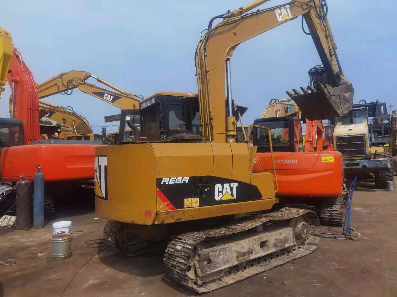 CATERPILLAR E70B - Гусеничный экскаватор: фото 1 CATERPILLAR E70B - Гусеничный экскаватор: фото 1
