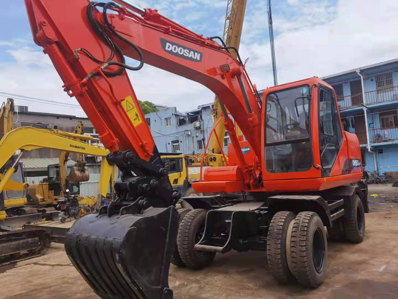 DOOSAN DH150W-7 - Колёсный экскаватор: фото 3 DOOSAN DH150W-7 - Колёсный экскаватор: фото 3