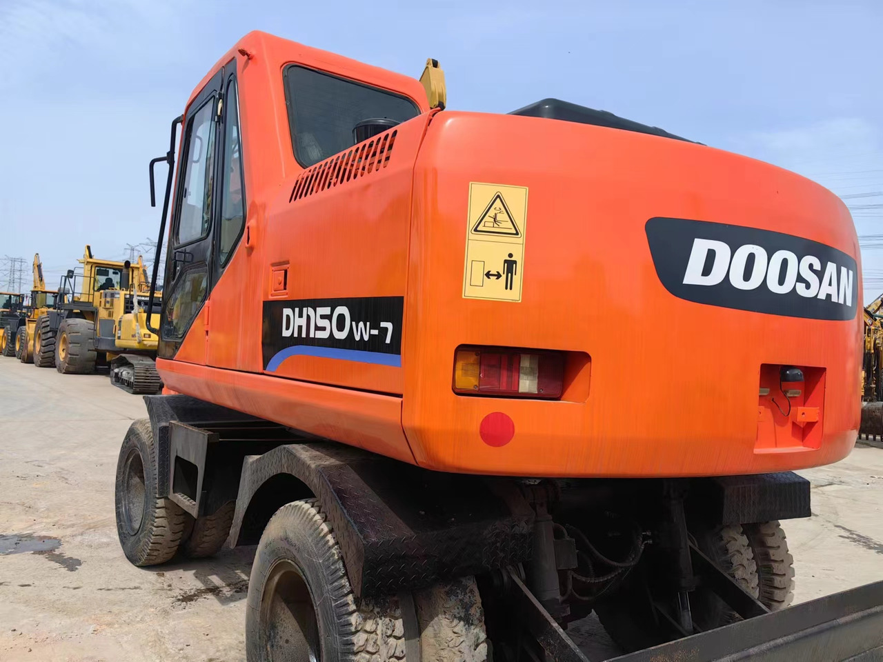 DOOSAN DH150W-7 - Колёсный экскаватор: фото 4 DOOSAN DH150W-7 - Колёсный экскаватор: фото 4