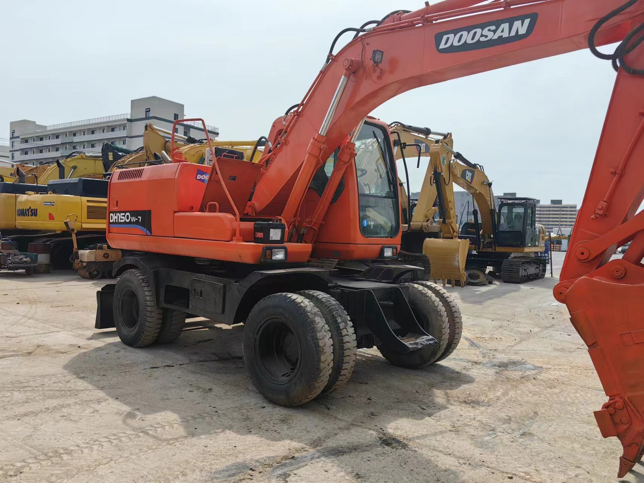 DOOSAN DH150W-7 - Колёсный экскаватор: фото 3 DOOSAN DH150W-7 - Колёсный экскаватор: фото 3