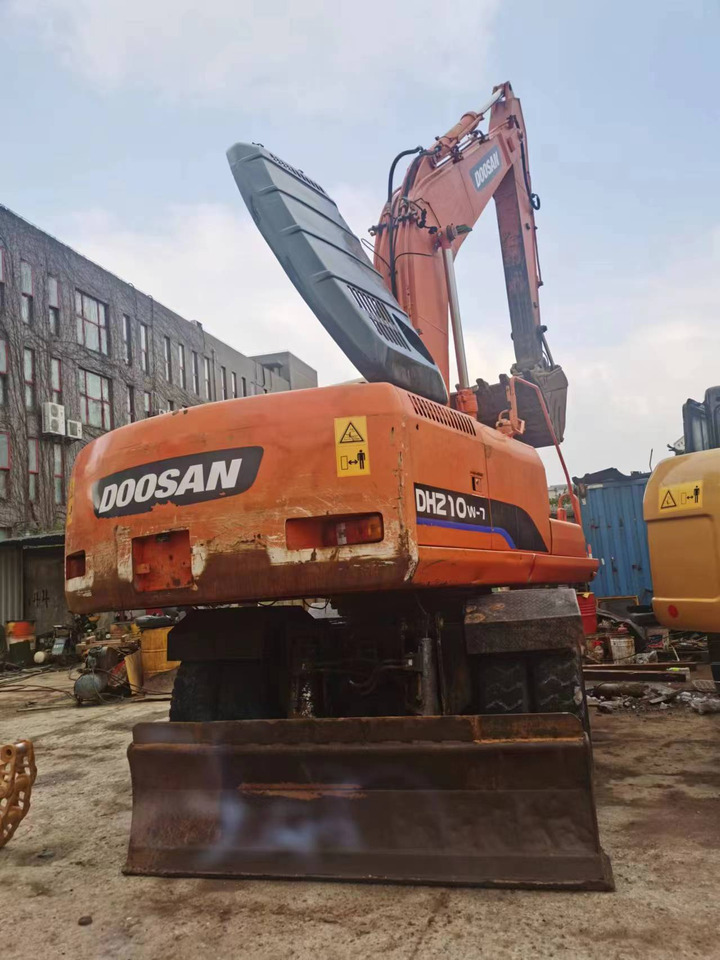 DOOSAN DH210W-7 - Колёсный экскаватор: фото 2 DOOSAN DH210W-7 - Колёсный экскаватор: фото 2