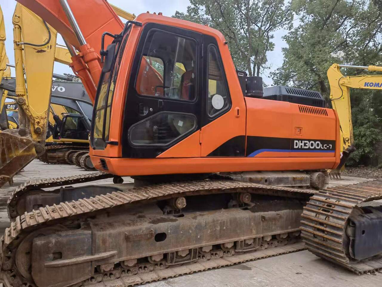 DOOSAN DH300 - Гусеничный экскаватор: фото 1 DOOSAN DH300 - Гусеничный экскаватор: фото 1