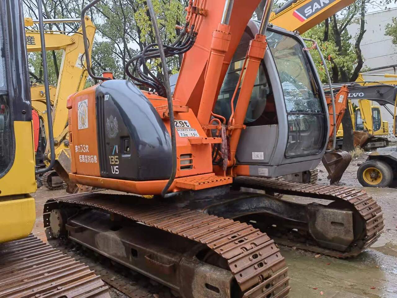 HITACHI ZX135US - Гусеничный экскаватор: фото 1 HITACHI ZX135US - Гусеничный экскаватор: фото 1