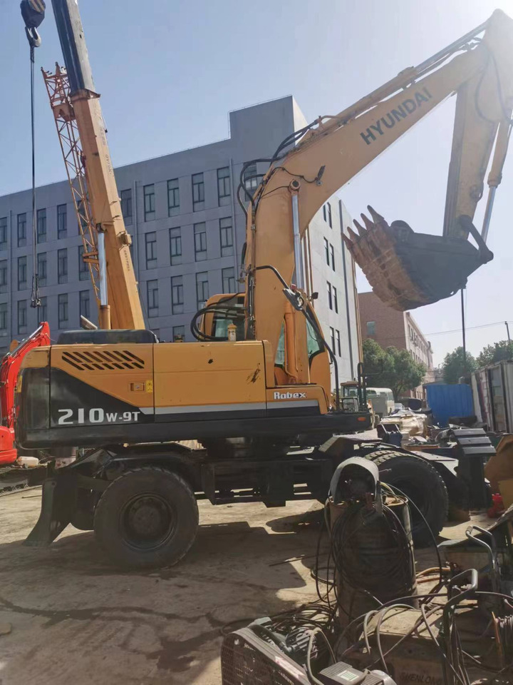HYUNDAI 210W-9 - Колёсный экскаватор: фото 1 HYUNDAI 210W-9 - Колёсный экскаватор: фото 1